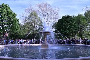Northsiders gather to celebrate reopening of historic fountain